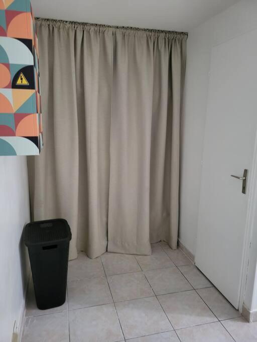 Appartement Paris Disneyland, Parking Gratuit, Rer A Noisy-le-Grand Luaran gambar